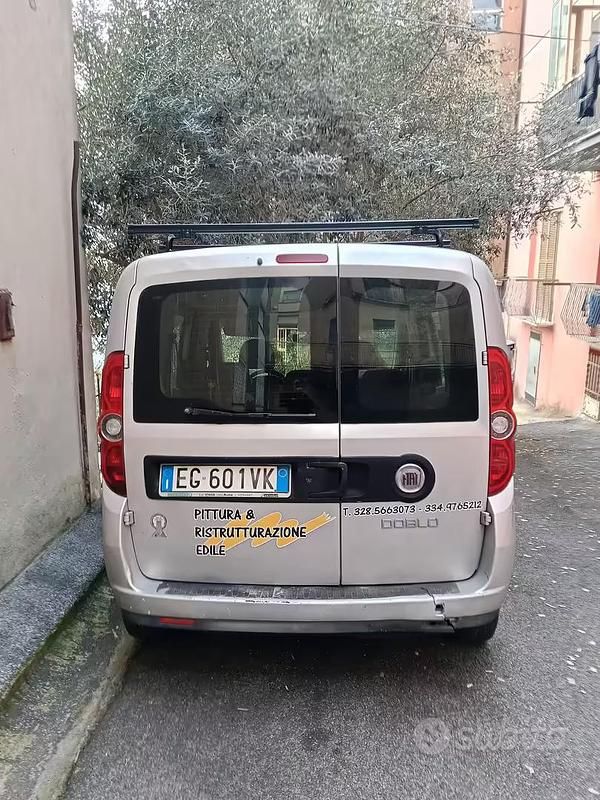 Begagnad Fiat Doblò 105 HK (77 kW) 2011 Grå Minibuss