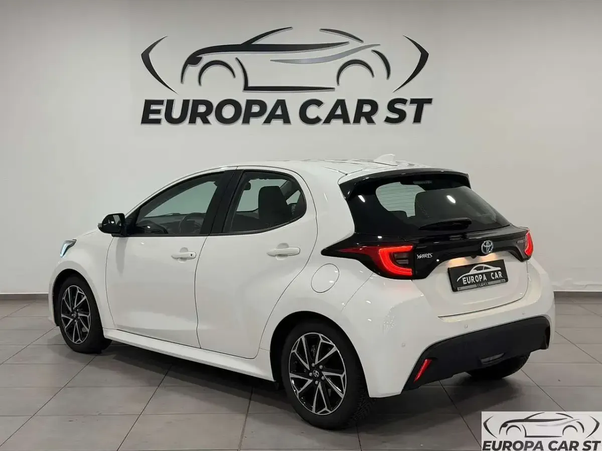Usata Toyota Yaris Hybrid Trend 116 CV (85 kW) 2021 Bianco Utilitaria