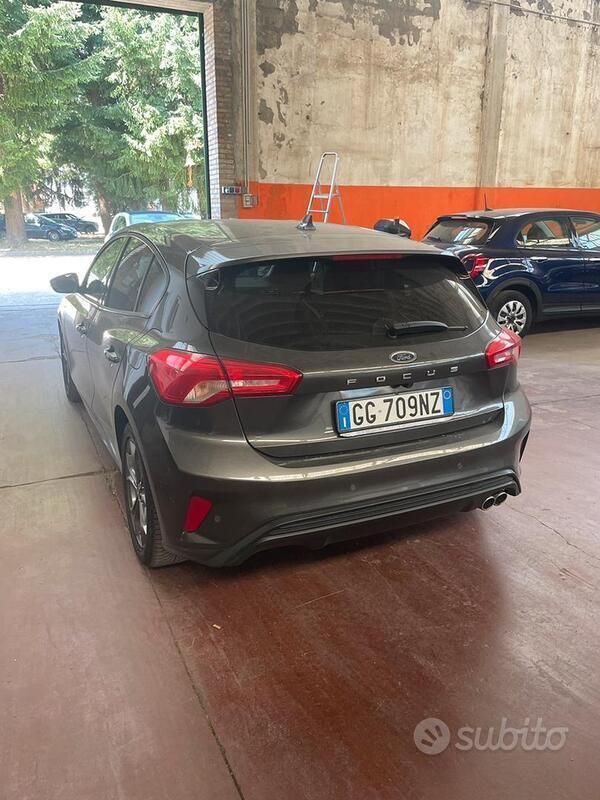 Gebraucht Ford Focus 120 PS (88 kW) 2021 Grau Kleinwagen