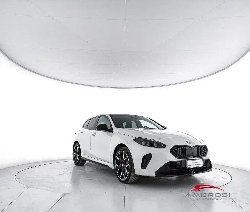 Nuova BMW 118 M Sport 150 CV (110 kW) 2026 Alpin white pastello Utilitaria