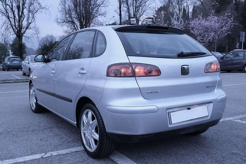 Usata Seat Ibiza 69 CV (50 kW) 2006 Argento Utilitaria