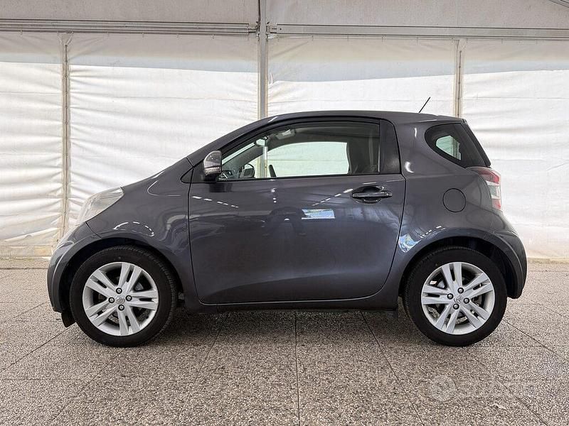 Begagnad Toyota iQ Executive 99 HK (72 kW) 2010 Halvkombi