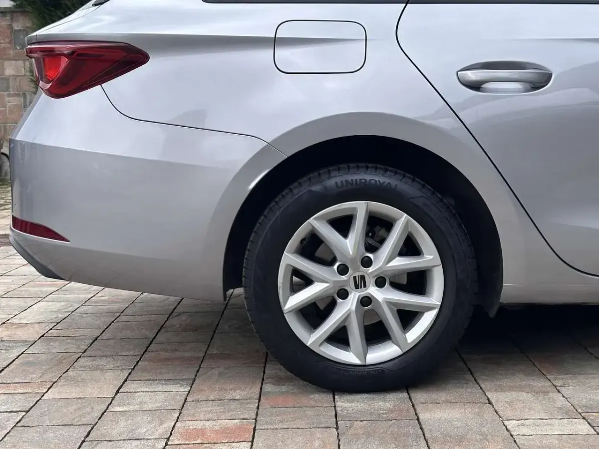 Usado Seat Leon 150 HP (110 kW) 2023 Prateado Carrinha