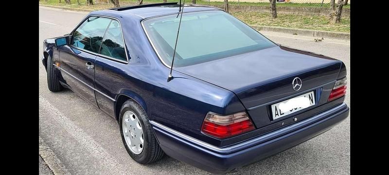 Usata Mercedes 200 124 CV (91 kW) 1995 Blu/azzurro Coupé