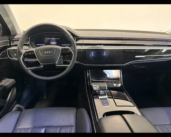 Usata Audi A8 Comfort 286 CV (210 kW) 2024 Nero mythos metallizzato Berlina