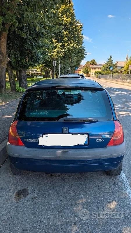 Usata Renault Clio II 2001 Blu