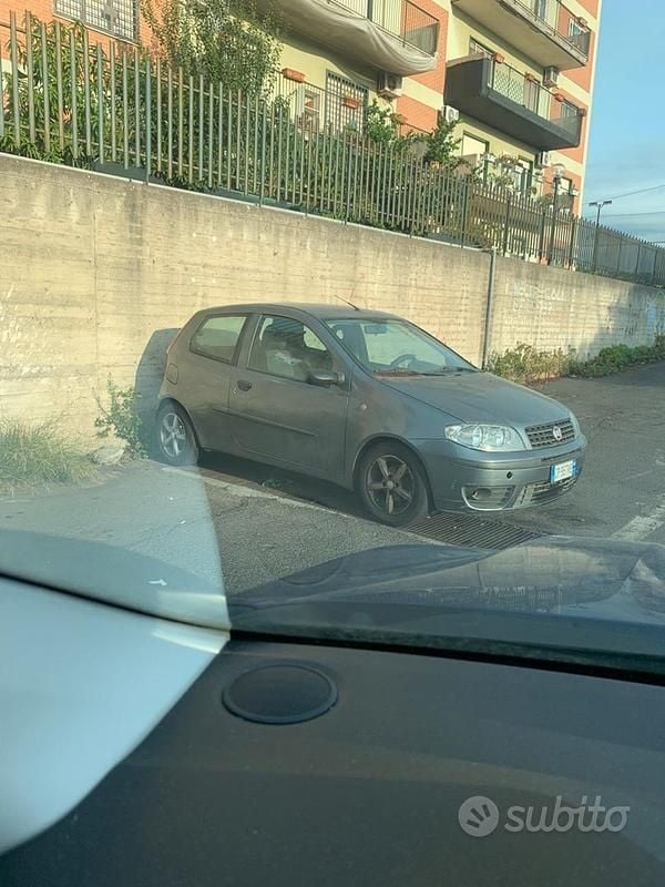 Usata Fiat Punto 60 CV (44 kW) 2005 Grigio Utilitaria