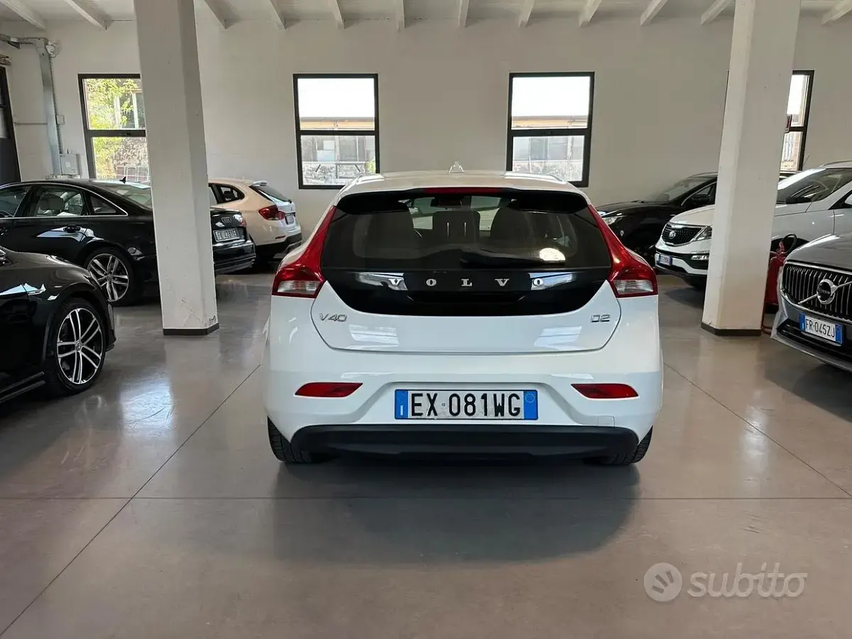 Usata Volvo V40 115 CV (84 kW) 2014 Bianco Berlina