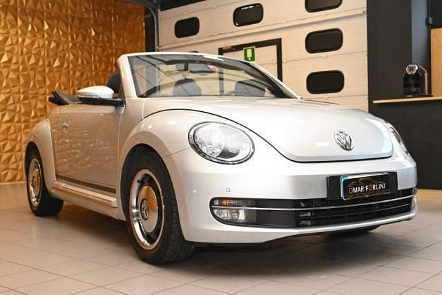 Käytetty VW Beetle Cabriolet Sport 150 HP (110 kW) 2015 Hopea Avoauto