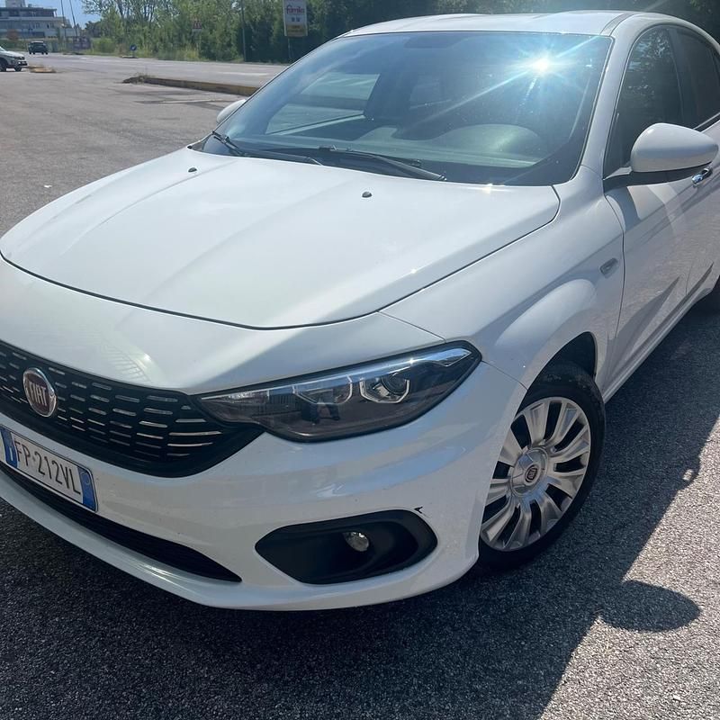 Usata Fiat Tipo Easy 119 CV (87 kW) 2018 Bianco Berlina