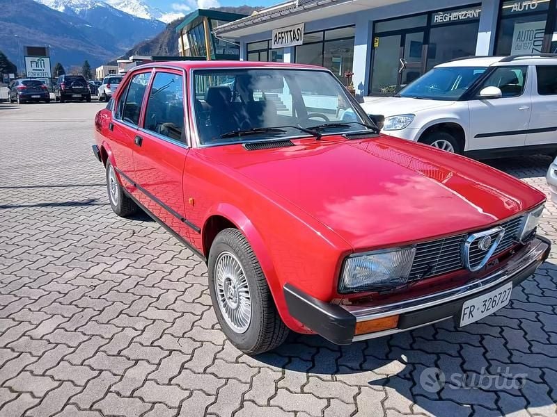 Usata Alfa Romeo Alfetta 130 CV (95 kW) 1982 Rosso Berlina