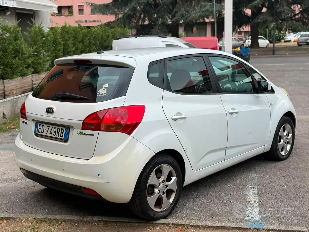 Usata Kia Venga 90 CV (66 kW) 2010 Bluazzurro Utilitaria