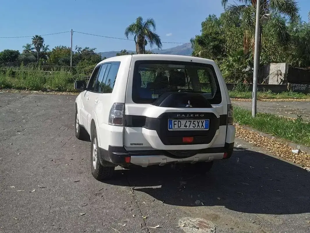 Usata Mitsubishi Pajero Intense 190 CV (139 kW) 2016 Bianco SUV