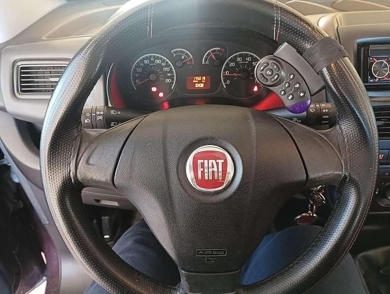 Usata Fiat Doblò Emotion 90 CV (66 kW) 2011 Rosso Monovolume