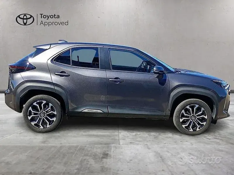 Usata Toyota Yaris Cross Trend 116 CV (85 kW) 2022 Grigio SUV