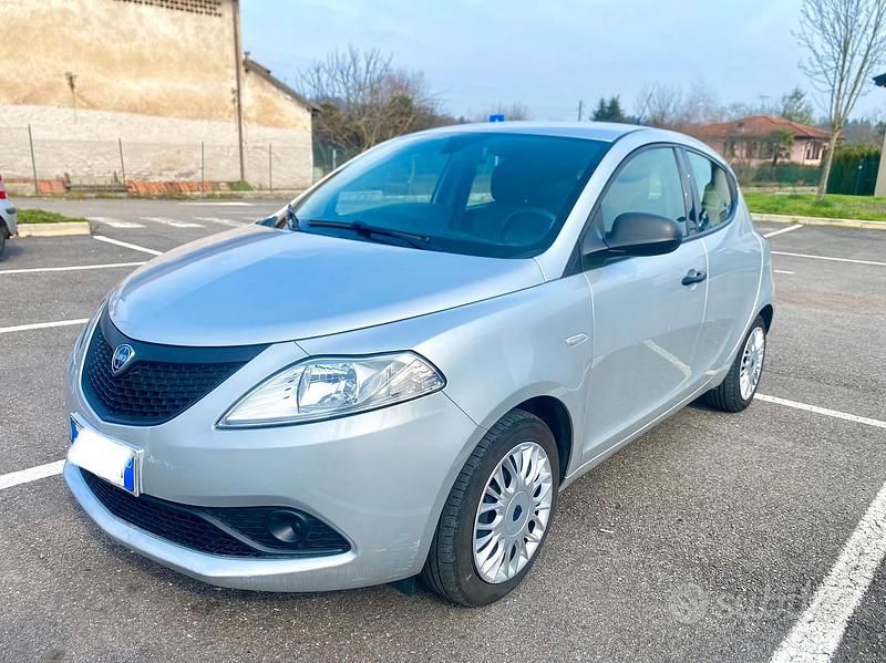 Usata Lancia Ypsilon 69 CV (50 kW) 2018 Grigio Utilitaria