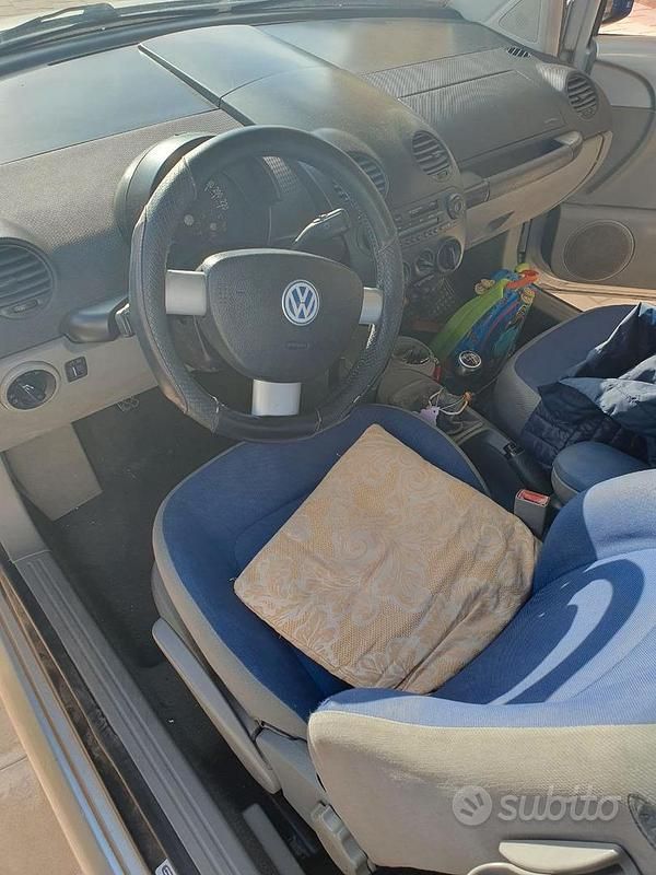 Usata VW New Beetle 105 CV (77 kW) 2004 Grigio Utilitaria