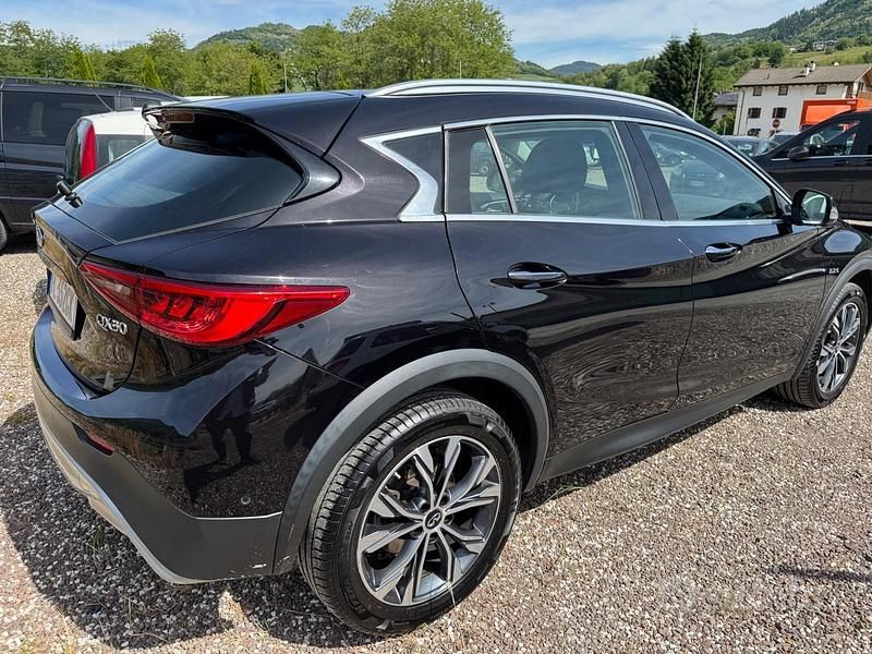 Usata Infiniti QX30 170 CV (125 kW) 2017 Nero Station wagon