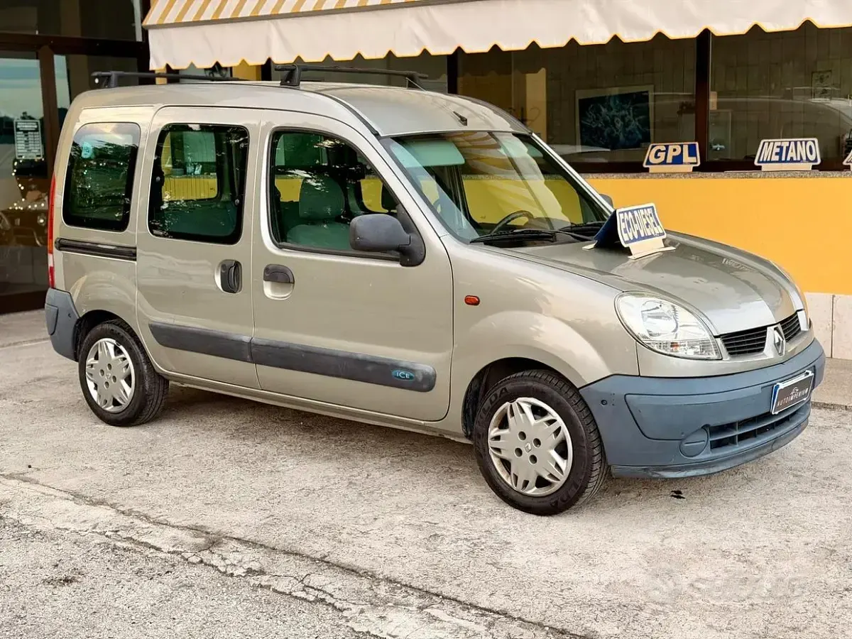 Usata Renault Kangoo 82 CV (60 kW) 2004 Verde Monovolume