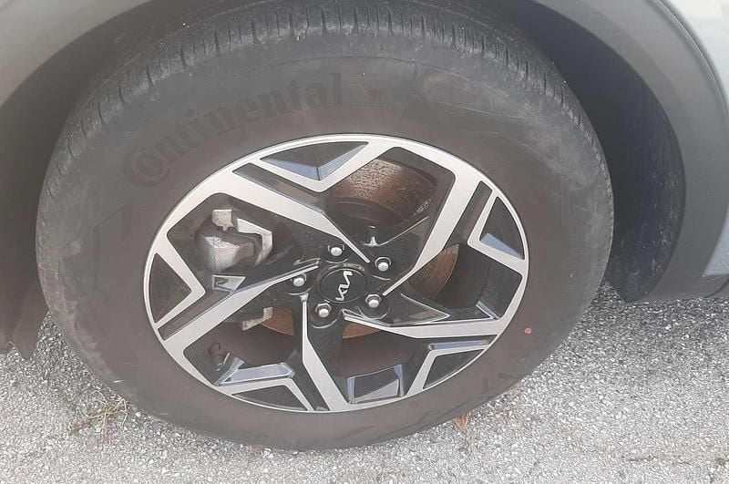 Usata Kia Sportage 136 CV (100 kW) 2023 Grigio azzurro metall. SUV