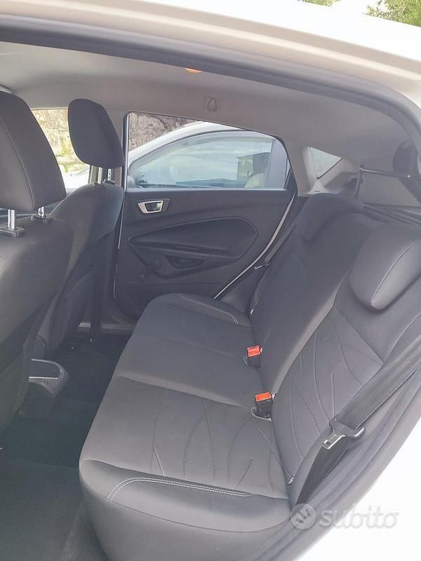 Usata Ford Fiesta 75 CV (55 kW) 2017 Bianco Utilitaria