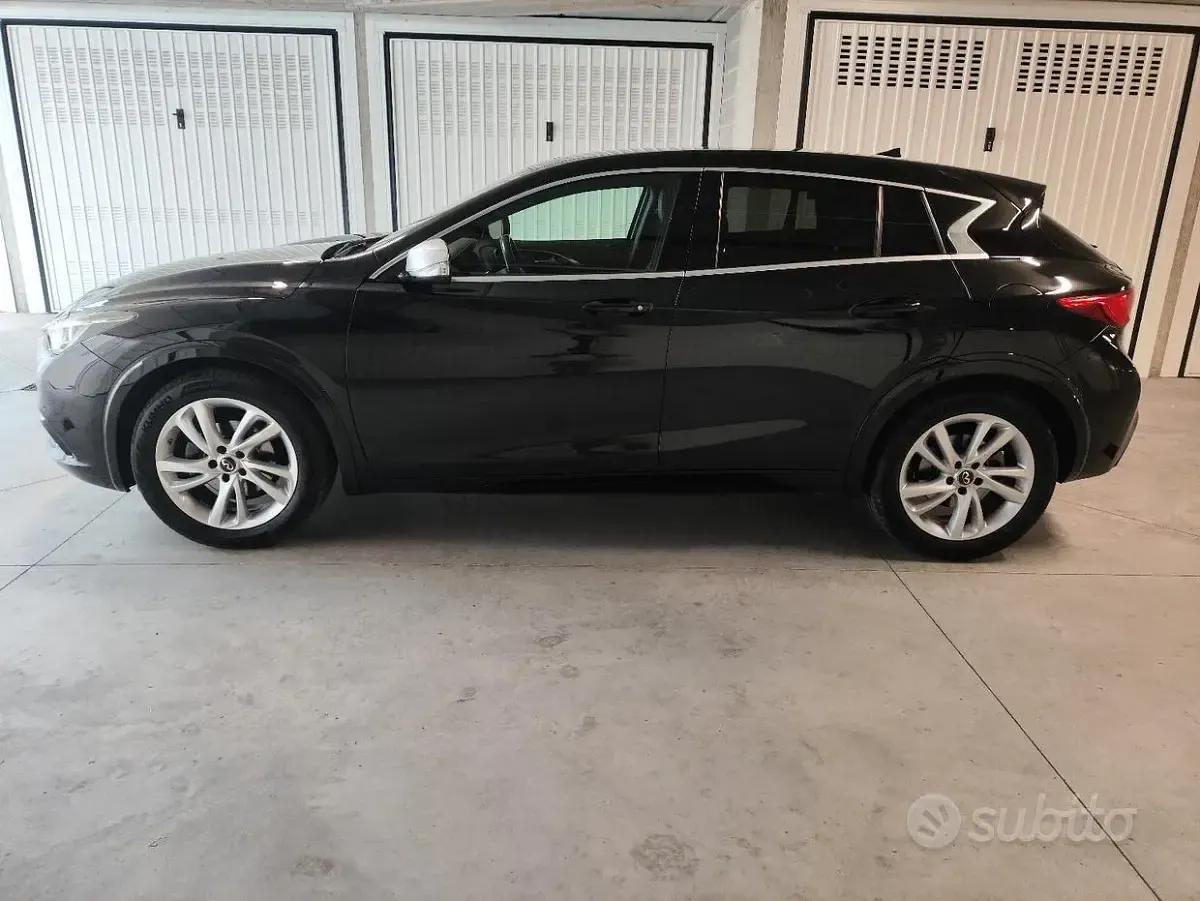 Usata Infiniti Q30 Premium 109 CV (80 kW) 2017 Nero Berlina