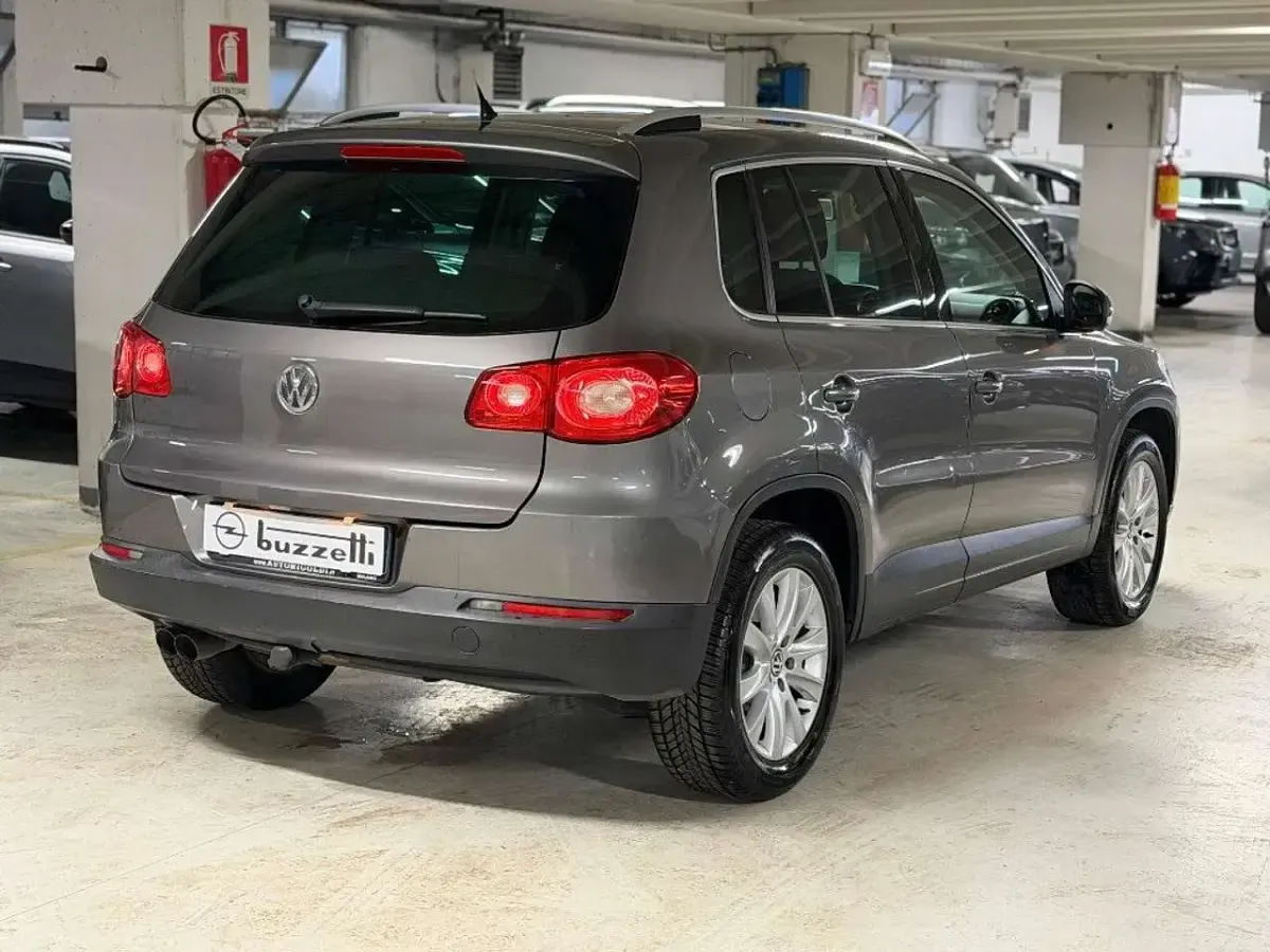 Usata VW Tiguan Sportline 140 CV (102 kW) 2010 Grigio medio SUV