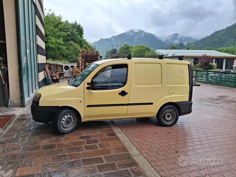 Usata Fiat Doblò 2001 Giallo Monovolume
