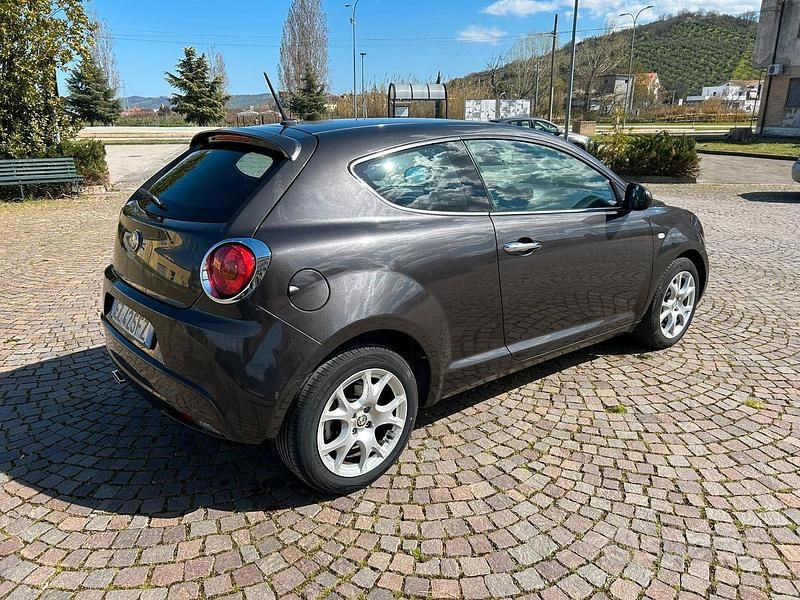Usata Alfa Romeo MiTo Distinctive 85 CV (62 kW) 2015 Grigio Utilitaria