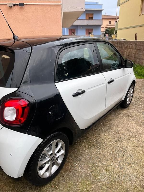 Usata Smart ForFour 71 CV (52 kW) 2017 Bianco Utilitaria