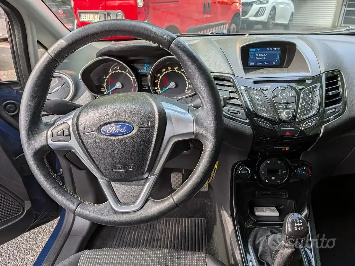 Usata Ford Fiesta Titanium 101 CV (74 kW) 2016 Blu Utilitaria