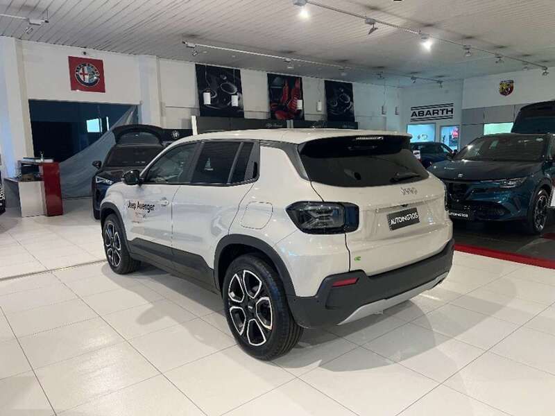 Usata Jeep Avenger Summit 101 CV (74 kW) 2024 Beige SUV