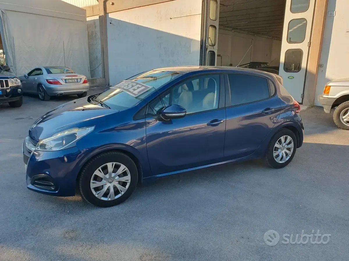 Usata Peugeot 208 Allure 100 CV (73 kW) 2016 Bluazzurro Utilitaria