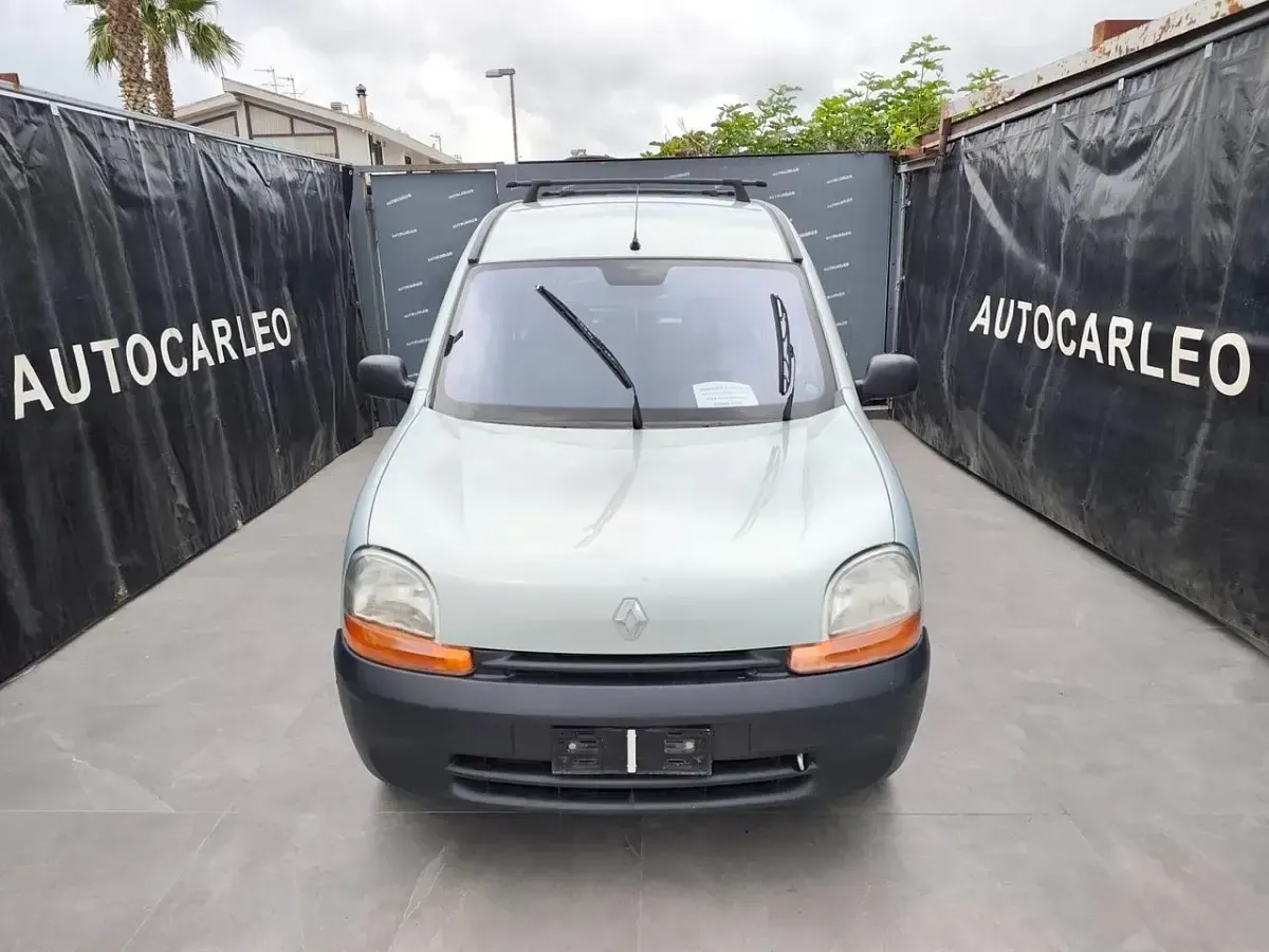 Usata Renault Kangoo 75 CV (55 kW) 2002 Argento Monovolume