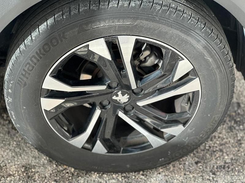 Usata Peugeot 2008 Allure 130 CV (95 kW) 2021 Bianco SUV