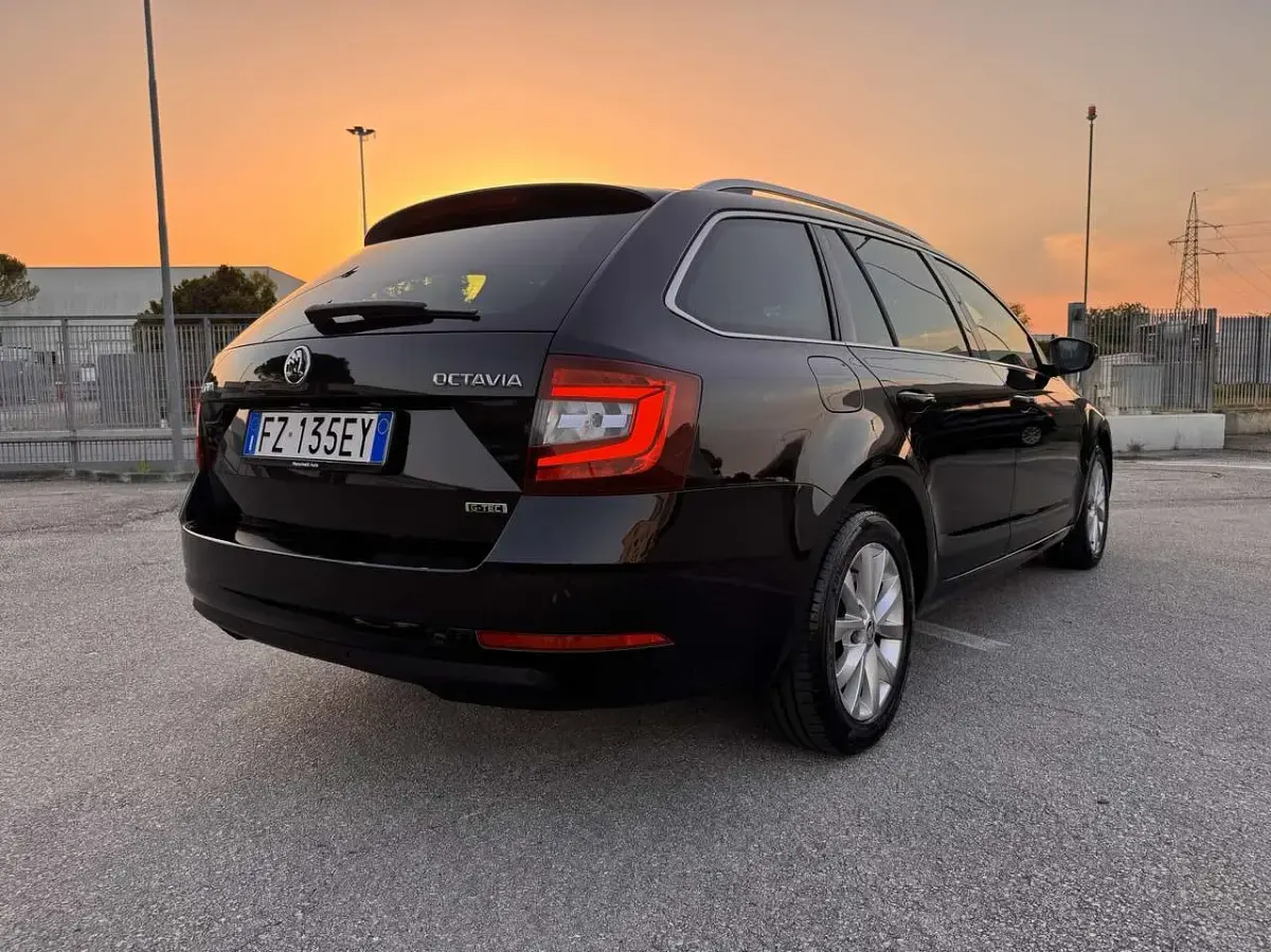 Usata Skoda Octavia G-TEC Executive 131 CV (96 kW) 2020 Nero Station wagon