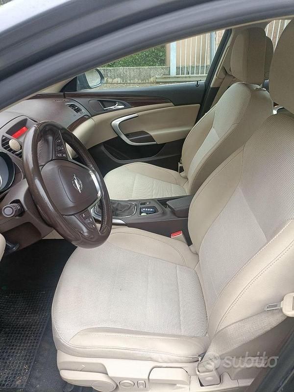 Usata Opel Insignia 136 CV (100 kW) 2011 Marrone Berlina