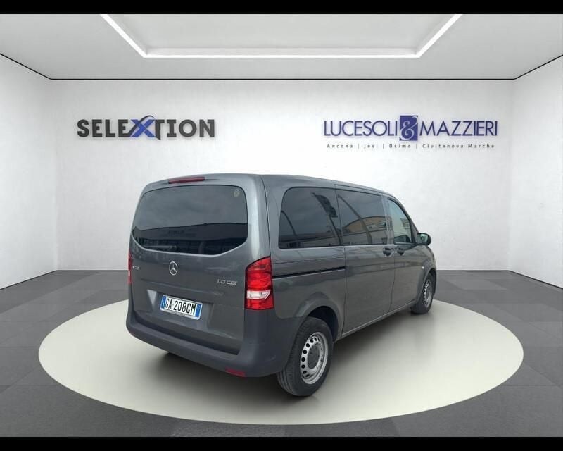 Begagnad Mercedes Vito 101 HK (74 kW) 2020 Grå Van