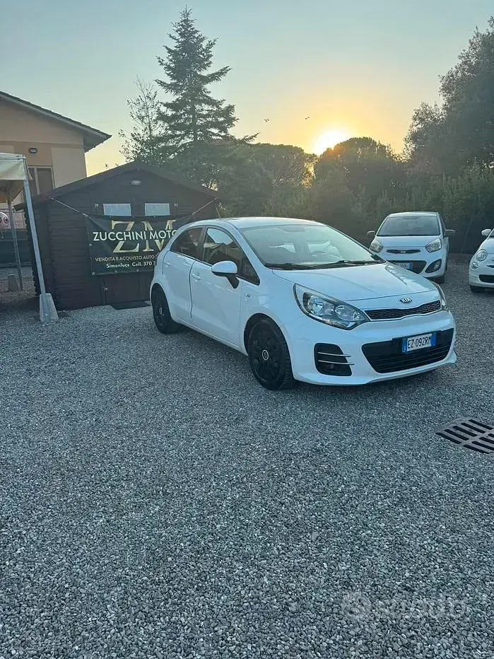 Usata Kia Rio 75 CV (55 kW) 2015 Bianco Coupé