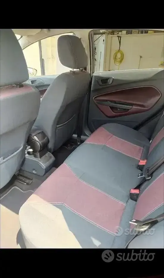 Usata Ford Fiesta 80 CV (58 kW) 2010 Nero Utilitaria