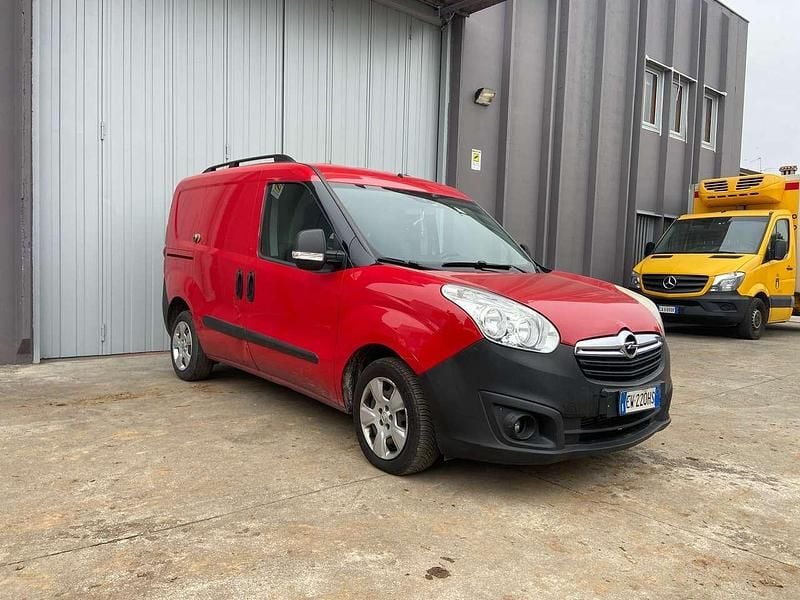 Usata Opel Combo 105 CV (77 kW) 2014 Rosso Furgone