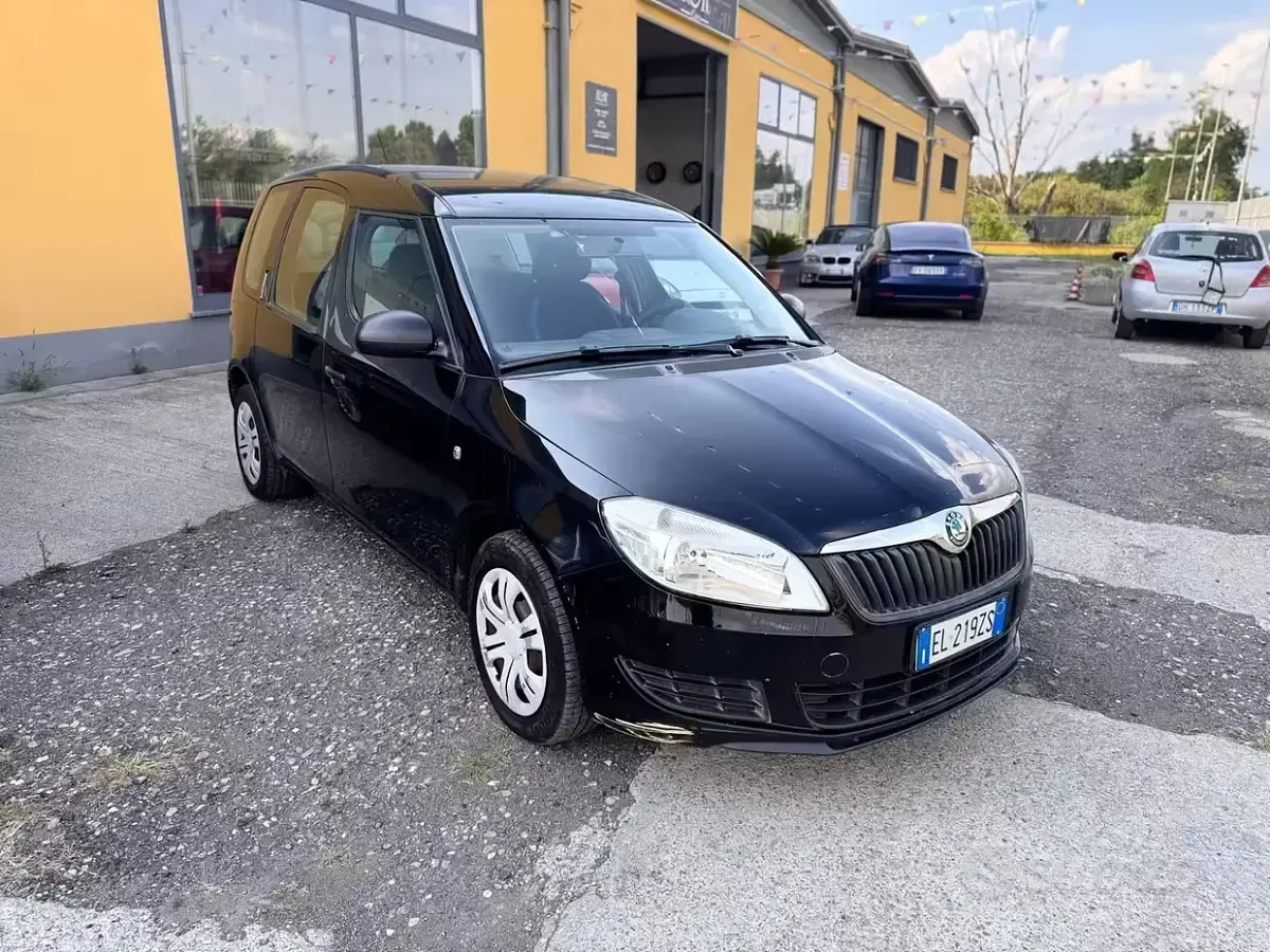 Usata Skoda Roomster Active 75 CV (55 kW) 2012 Bluazzurro Monovolume