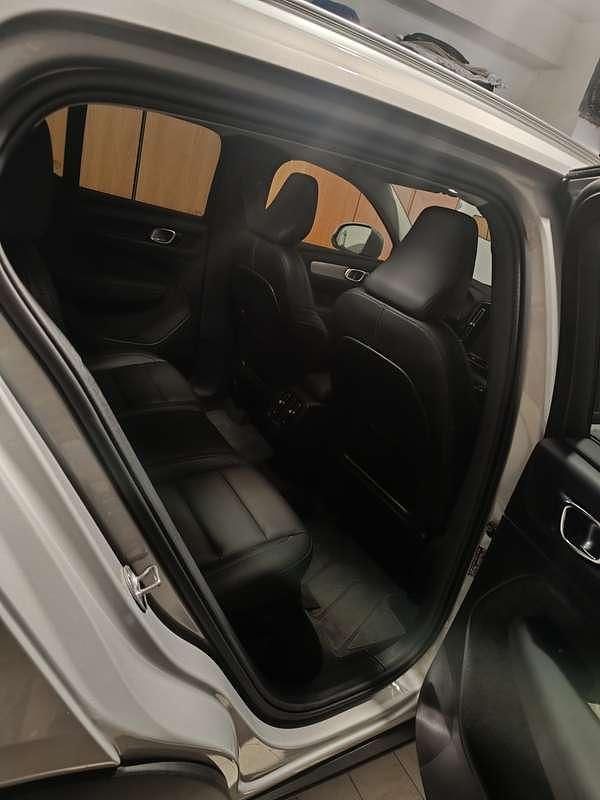 Usata Volvo XC40 Core 129 CV (94 kW) 2024 Argento SUV