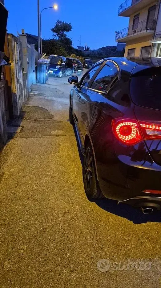 Usata Alfa Romeo Giulietta 105 CV (77 kW) 2013 Nero Utilitaria