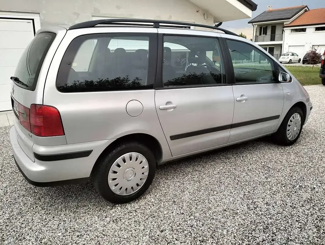 Usata VW Sharan Trendline 116 CV (85 kW) 2003 Grigio Monovolume