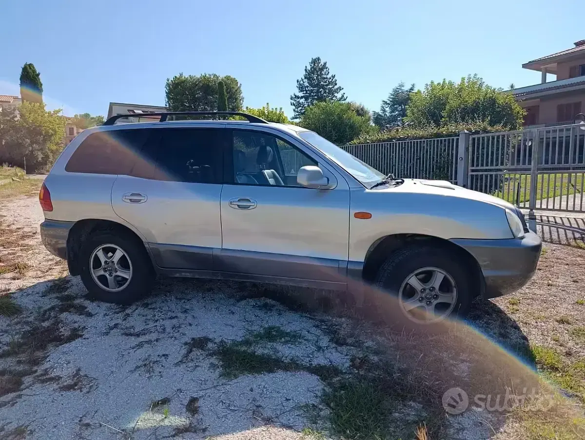 Usata Hyundai Santa Fe 112 CV (82 kW) 2002 Grigio SUV