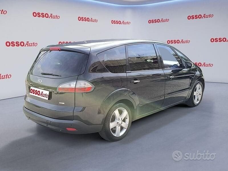 Usata Ford S-MAX Titanium 140 CV (102 kW) 2008 Nero Monovolume