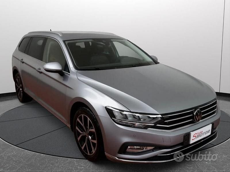 Usata VW Passat Executive 150 CV (110 kW) 2023 Grigio Station wagon