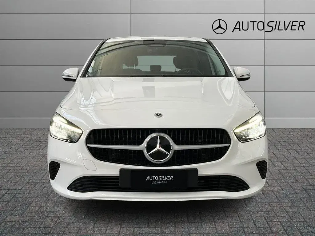 Usata Mercedes B180 Advanced 116 CV (85 kW) 2025 Bianco / pastello Utilitaria