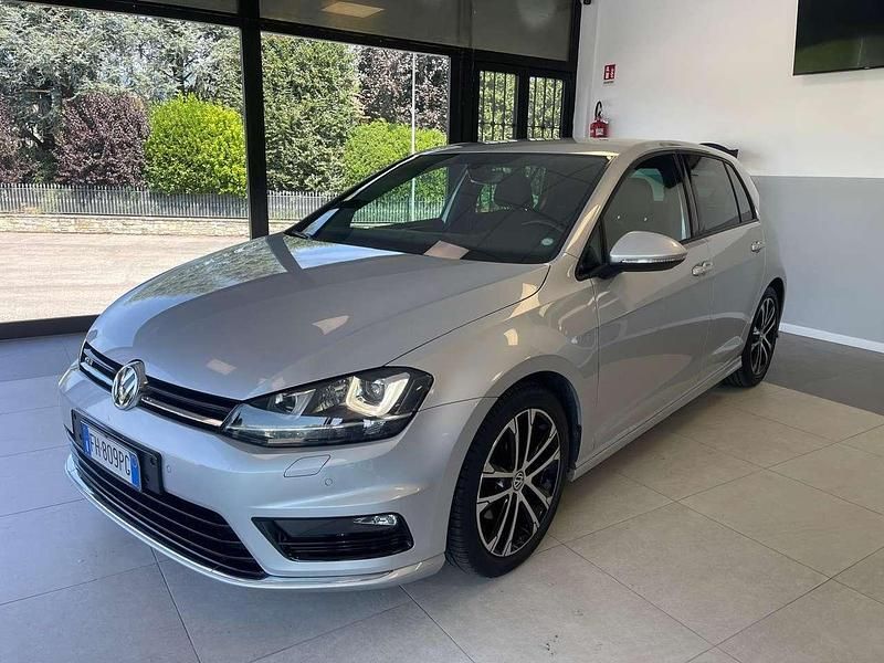 Grigio Usata 2017 VW Golf VII R-line Tre volumi | 15.890 € (Buon prezzo) - Immagine 1/4